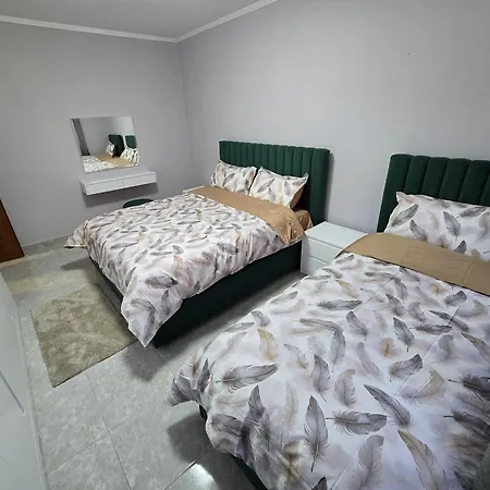 Siar Apartment New Bazaar * Тирана